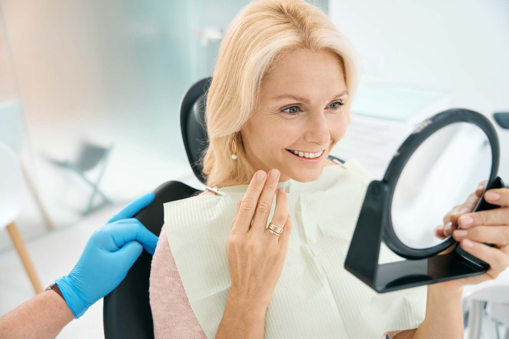 Implant-supported dental bridge